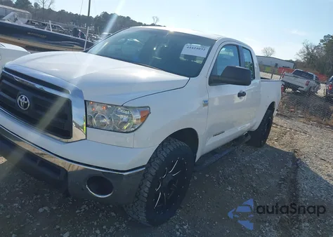 2010 Toyota Tundra Grade 4.6L V8 z USA, uszkodzony, nr VIN 5TFRM5F12AX009736